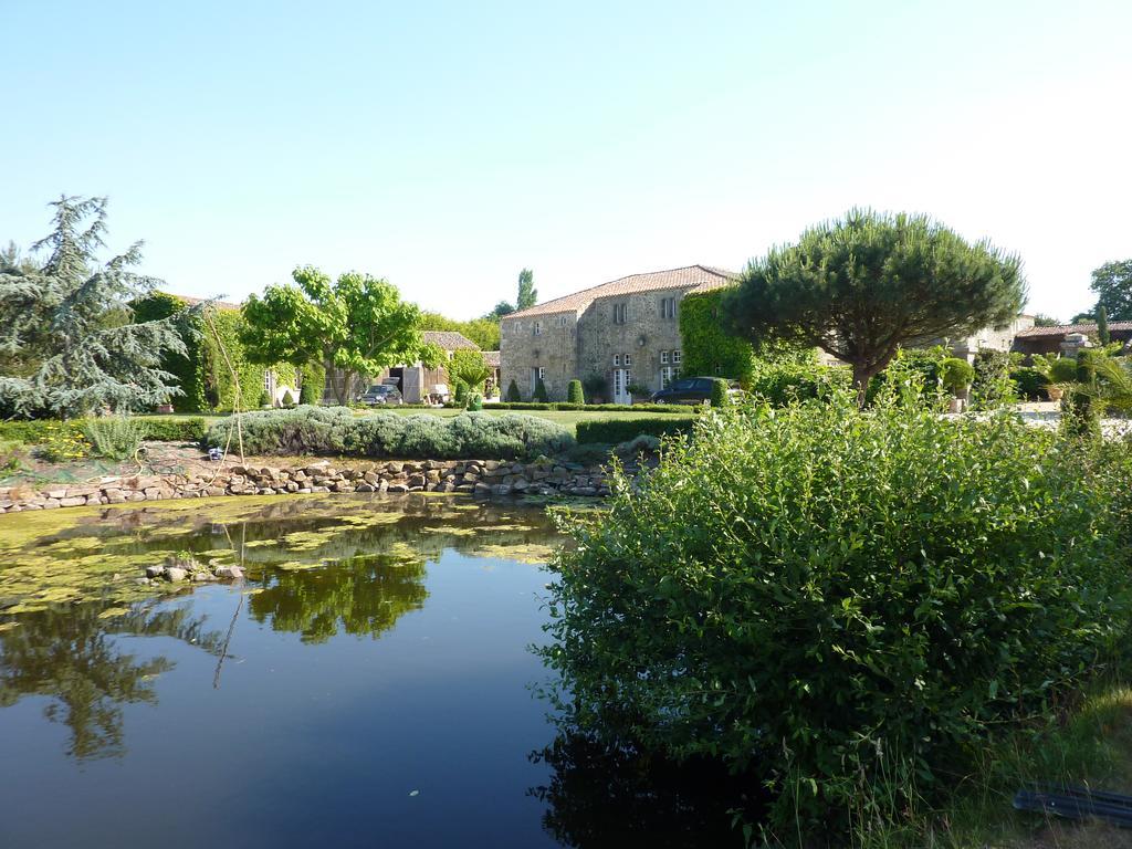 Bed and Breakfast Logis De La Robliniere Landevieille Exterior foto